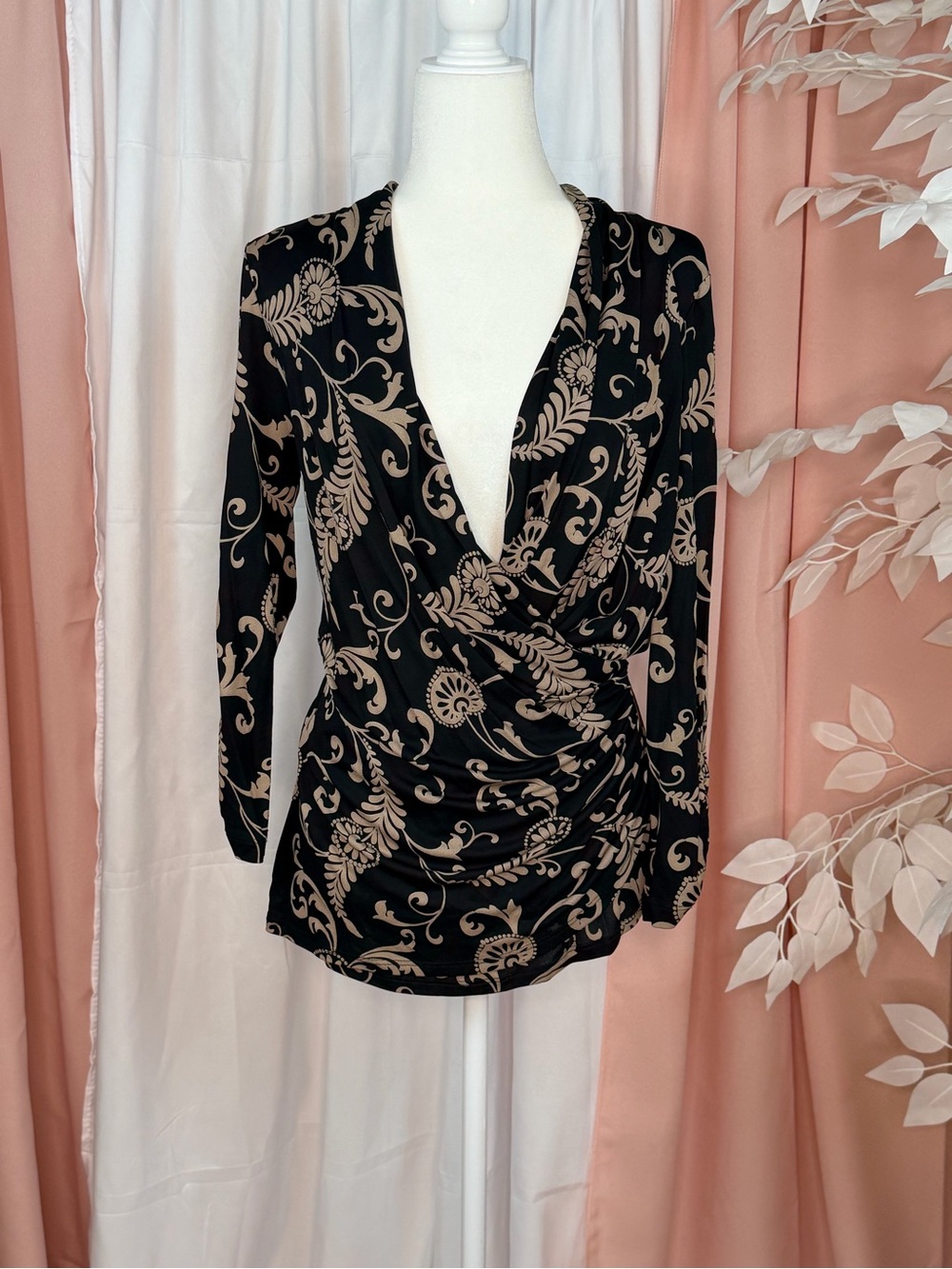 Karen Kane Size Large Black Beige Floral Faux Wrap Ruched Top MSRP $148